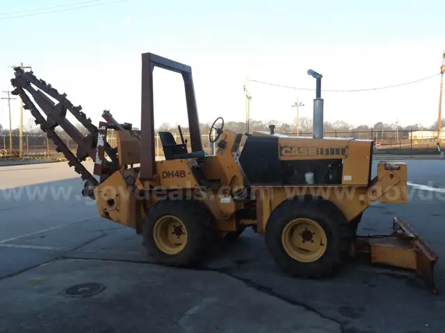 CASE DH 4B TRENCHER