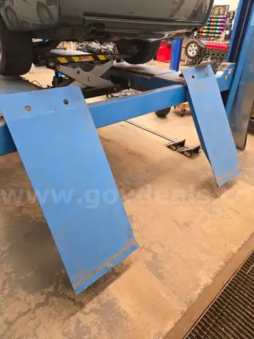 4 Post Hoist-Rotary Lift