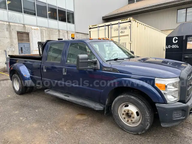 2012 Ford F-350 SD XLT Crew Cab Long Bed DRW 2WD