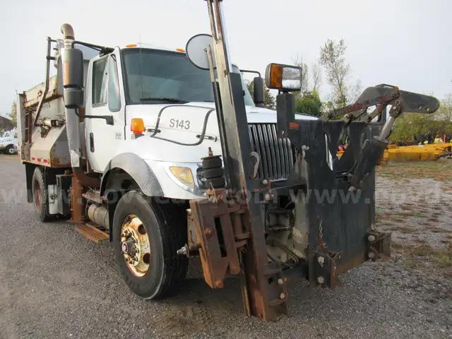 2004 International 7400
