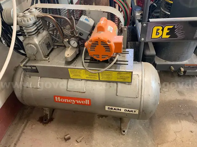 DeVilbiss Air Compressor