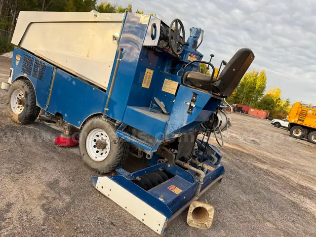 Zamboni-ICE RESURFACER-PROPANE