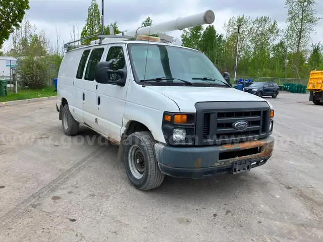 2013 Ford E-250**Recent Engine replacement**