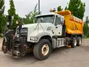 2015 Mack GU713