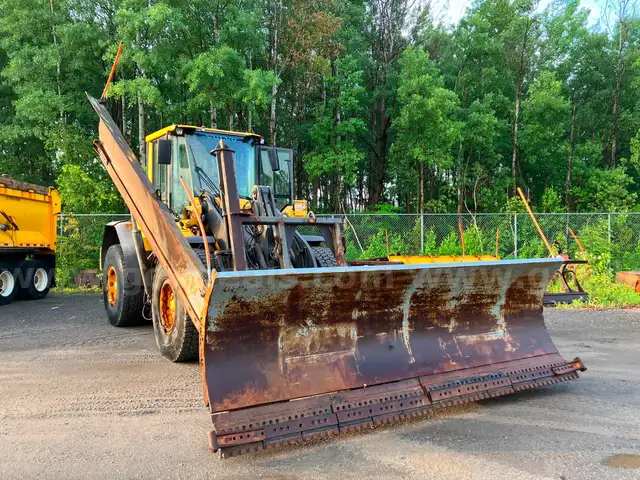 2009 VOLVO L90F Wheel Loader - 3.0YD Plow/Wing