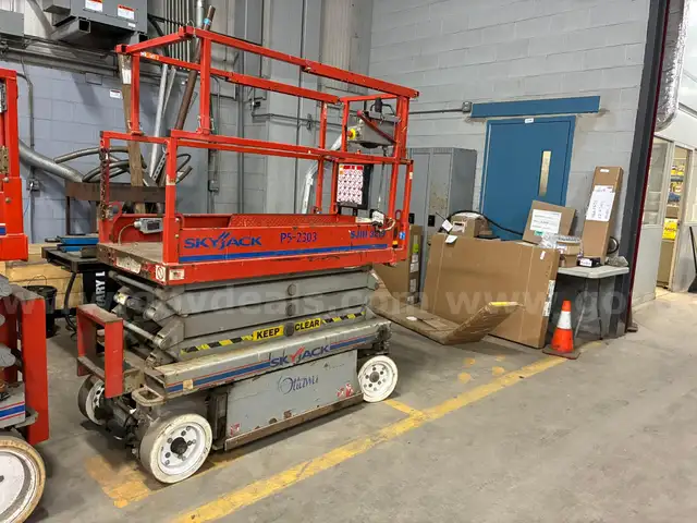 2008 SKYJACK SCISSOR LIFT