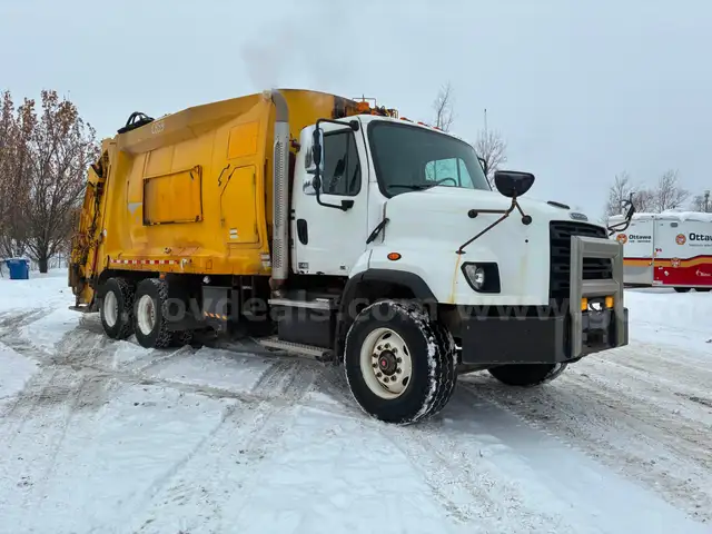 2013 Freightliner 114SD