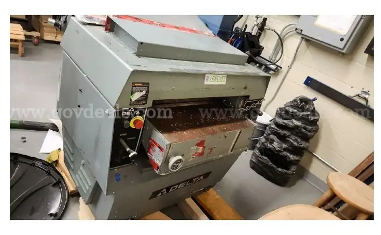 Planer with helical head
