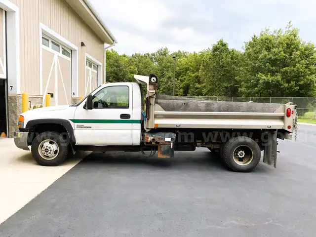 2006 GMC Sierra 3500 Dump Truck 4WD 6.6L V8 OHV 32V Turbo Diesel