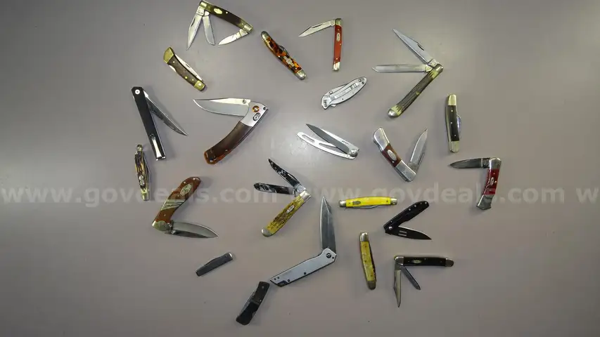 Knife Lot &#x2013;  Case, Benchmade - Shipping Fee $13
