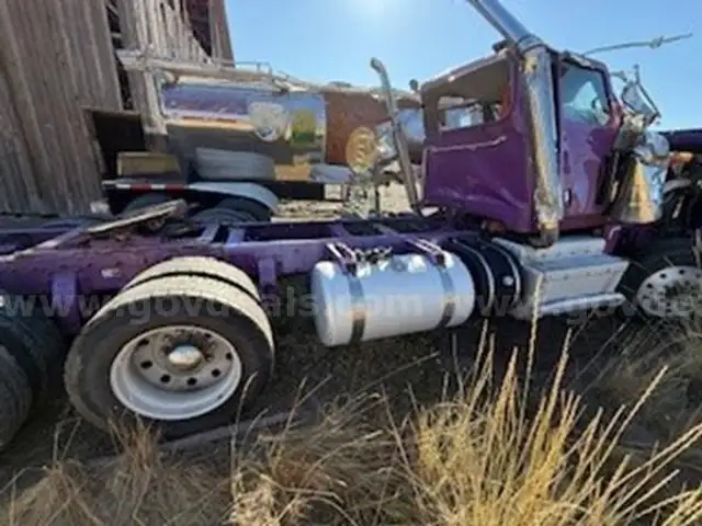 2012 Peterbilt 388 Tractor Truck - Salvage Title