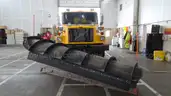 2001 Volvo WG64 10-Yard Dump Truck 6x4