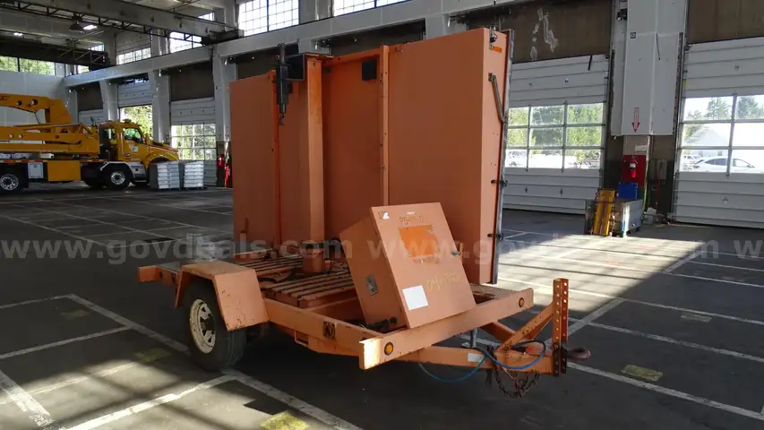 2004 Vermac P1210 3-line Solar Trailer Mounted Variable Message System