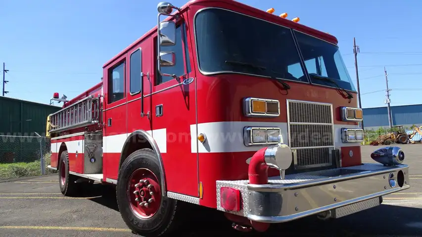 1995 Pierce Saber Type 1 Fire Engine DRW - Low hours and miles!