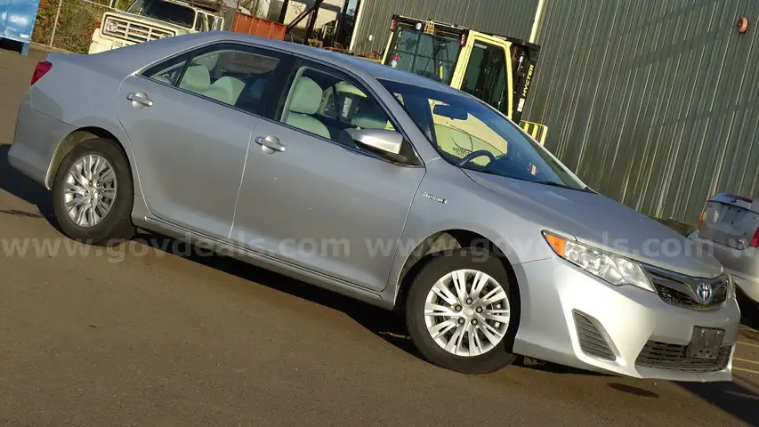 2012 Toyota Camry Hybrid LE 4-Door Sedan