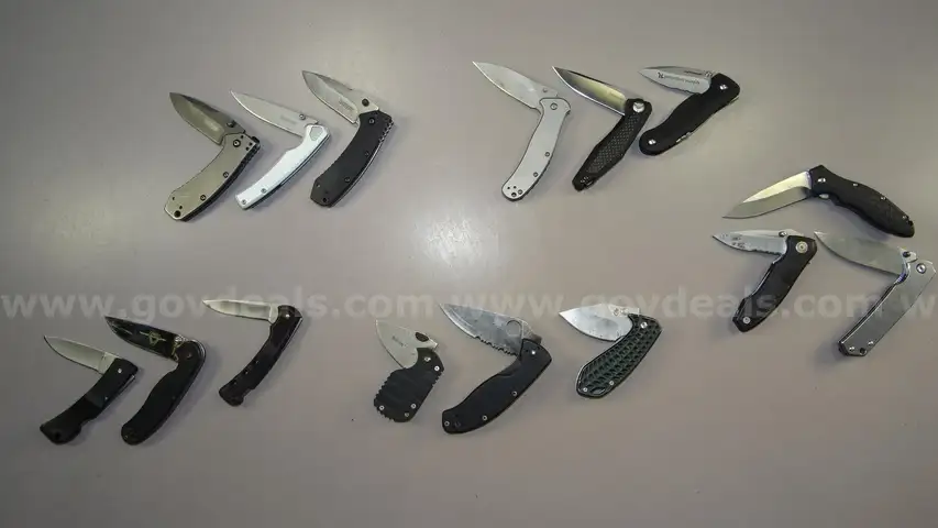 Knife Lot &#x2013;  Spyderco, Kershaw - Shipping Fee $13