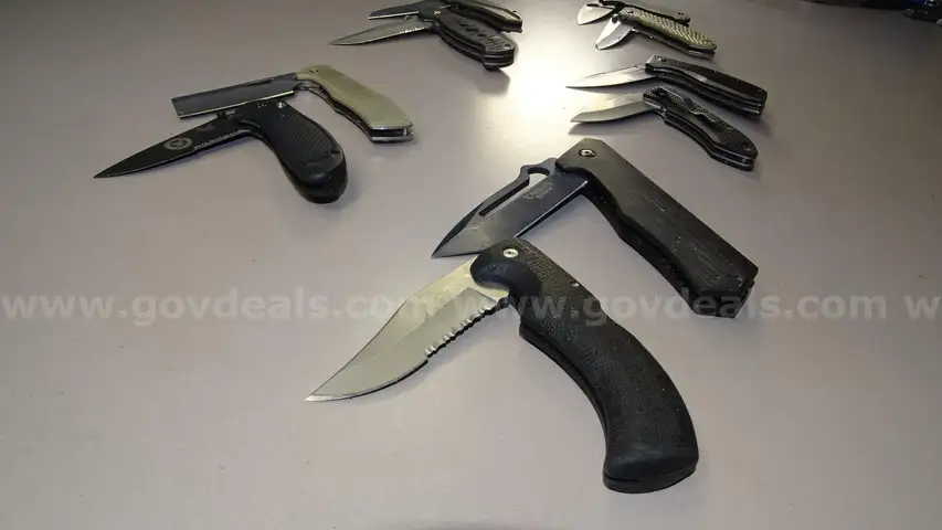 Knife Lot &#x2013;  Spyderco, Benchmade - Shipping Fee $13