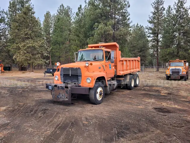 1982 Ford 9000L Reg Cab 10-Yard Dump Truck