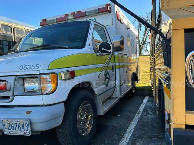 2000 Ford 3VC Ambulance
