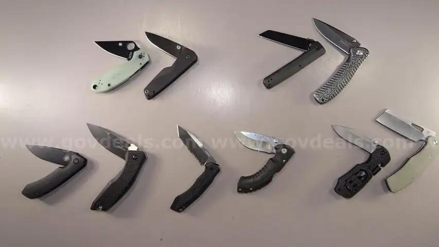 Knife Lot –  Spyderco, Buck - Shipping Fee $13