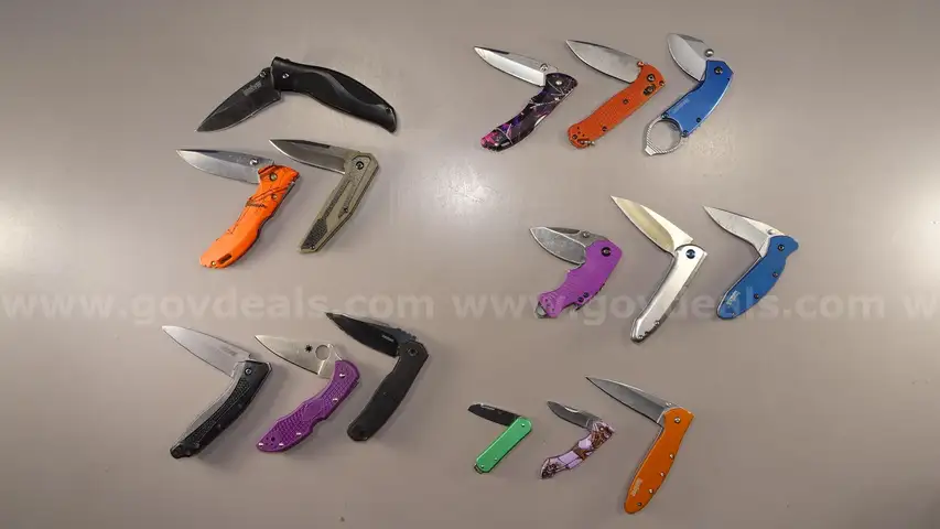 Knife Lot –  Spyderco, Buck - Shipping Fee $13