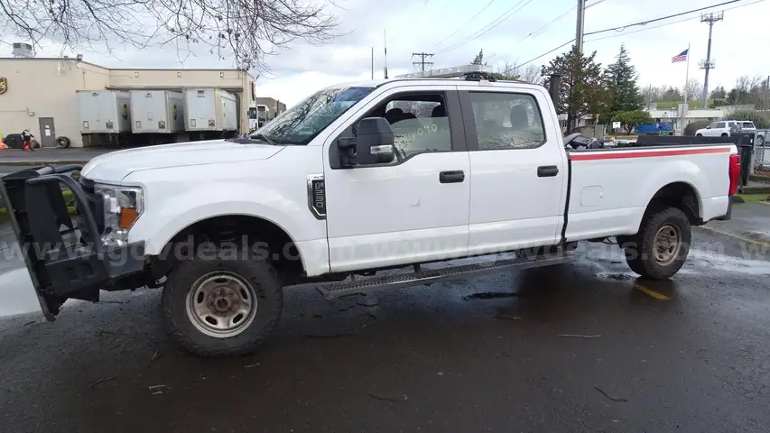2020 Ford F-250 SD XL Crew Cab 4WD - Salvage Title
