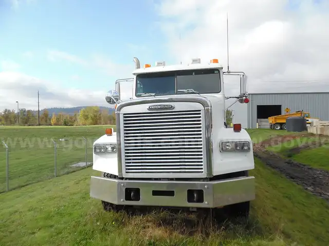 2003 Freightliner FLD120 &#x26; 1989 Concerto Trailer