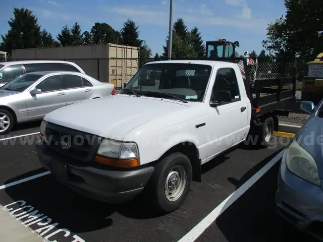 1999 Ford Ranger 2WD w/Flatbed