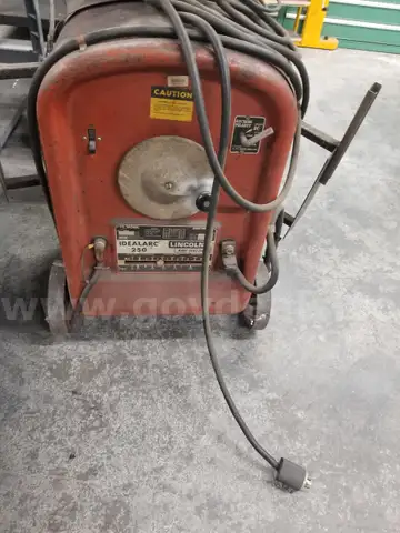 LINCOLN ARC WELDER