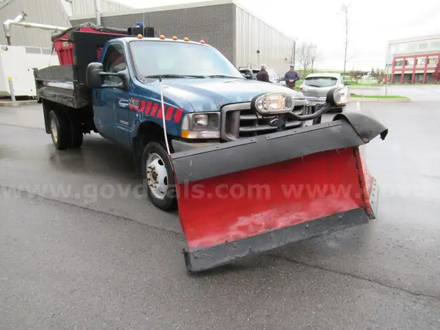 2004 Ford F-550 Plow/Spreader Truck