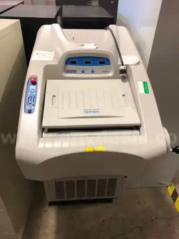 Cryostat