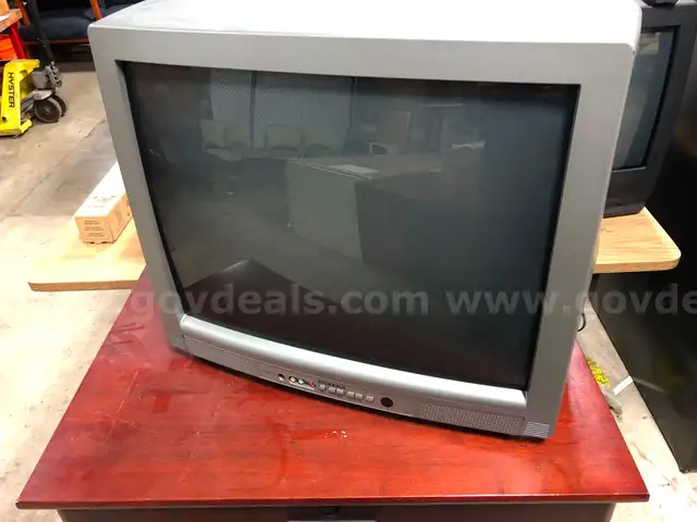 27&#x22; TV