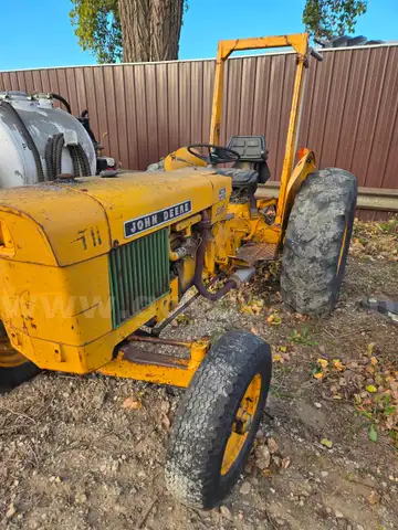 1970 John Deere 300 Tractor
