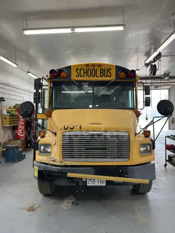 2003 Freightliner FS65