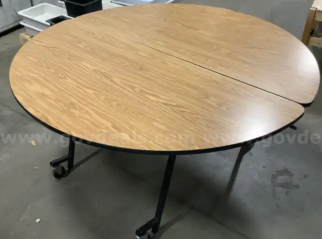 Folding Round Tables - Lot of 7