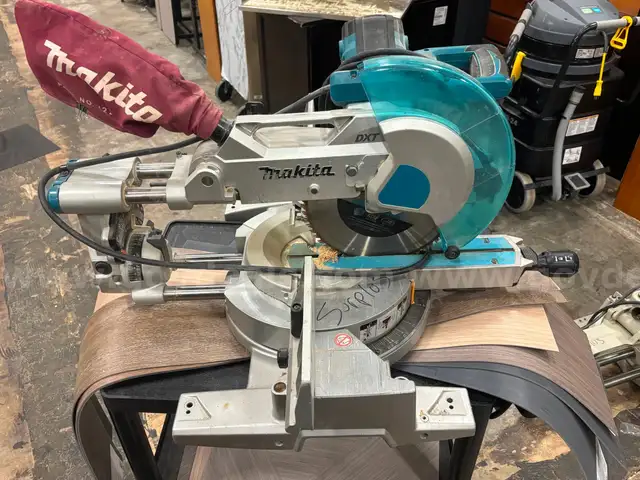Makita Sliding Compound Miter Saw