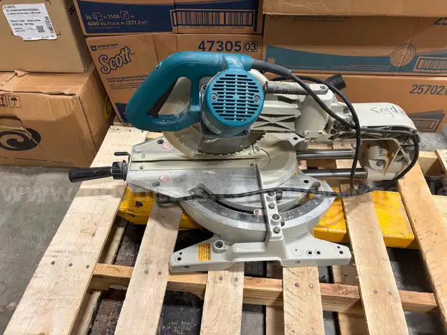 Makita Compound Miter Saw