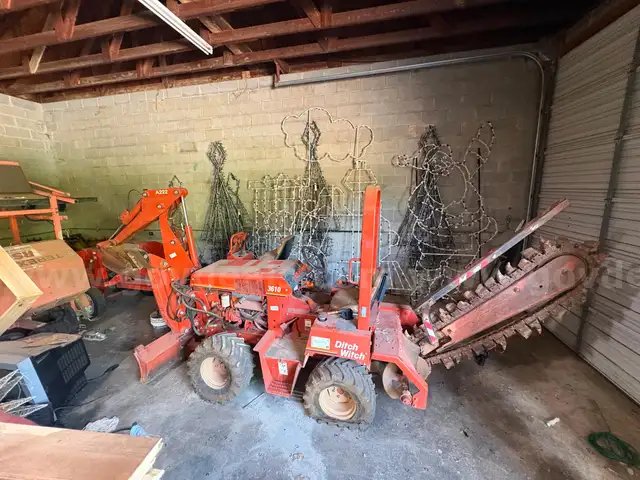 1998 Ditch Witch 3610 Ride-On Trencher