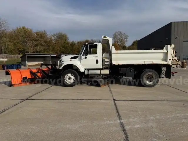 2014 International 7300 SFA 4x2 Single Axle Dump Truck with Snow Removal Equipment