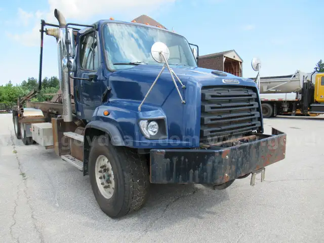 2014 Freightliner 114SD Roll Off Truck