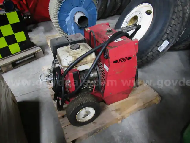 Fairmont Hydraulic Pump w/Post Ponder