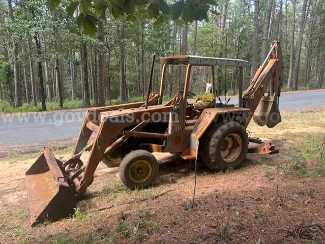 1979 John Deere  310A  Backhoe, tractor mounted