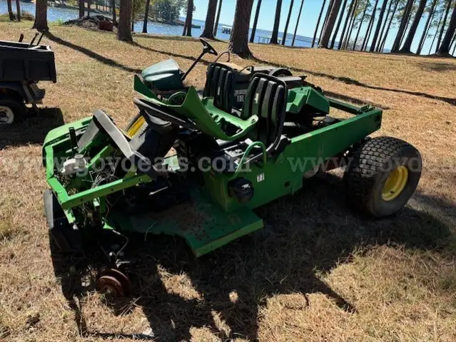 John Deere Gator