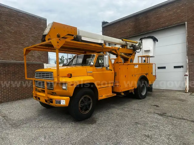 1987 Ford F7000