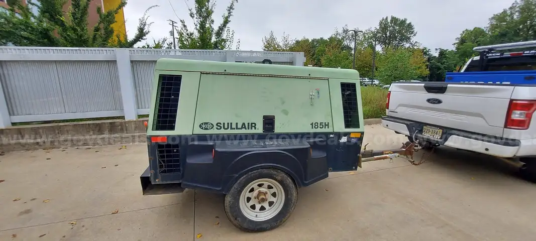 Sullair Model 185HDPQJD Tow-Behind Air Compressor