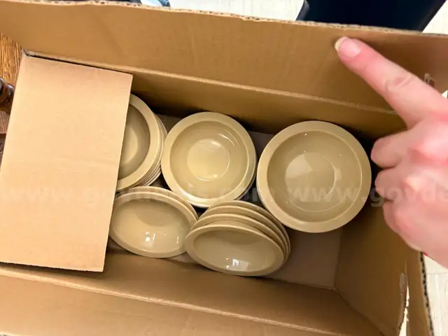 Box of dip bowls