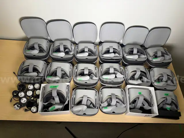 Lot of 17 Oculus Virtual Reality Headsets [Oculus Go with controller]