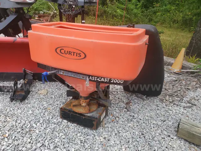 Curtis Industries Fast Cast 2000 Media Spreader! May need work!