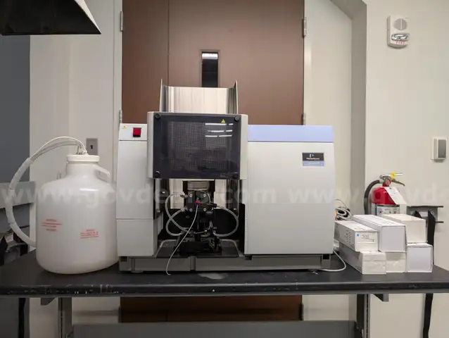 Perkin Elmer AAnalyst 400 AA Spectrometer