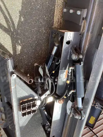 BRADCO SKID STEER DOZER BLADE ATTACHMENT (AUC-542)